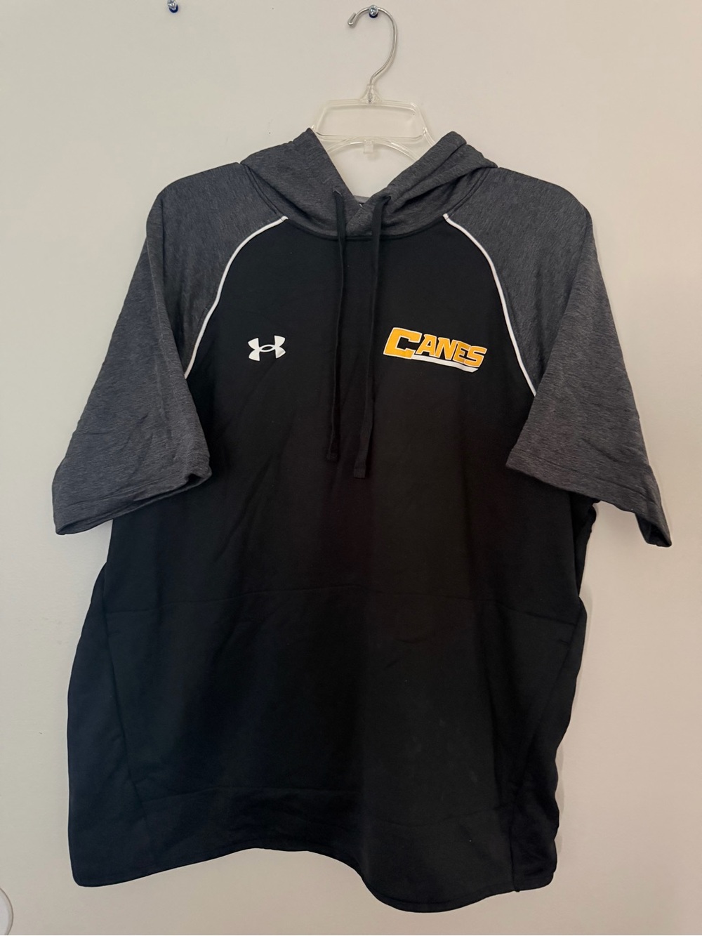 Under Armour Black & Gray Canes Short-Sleeve Hoodie